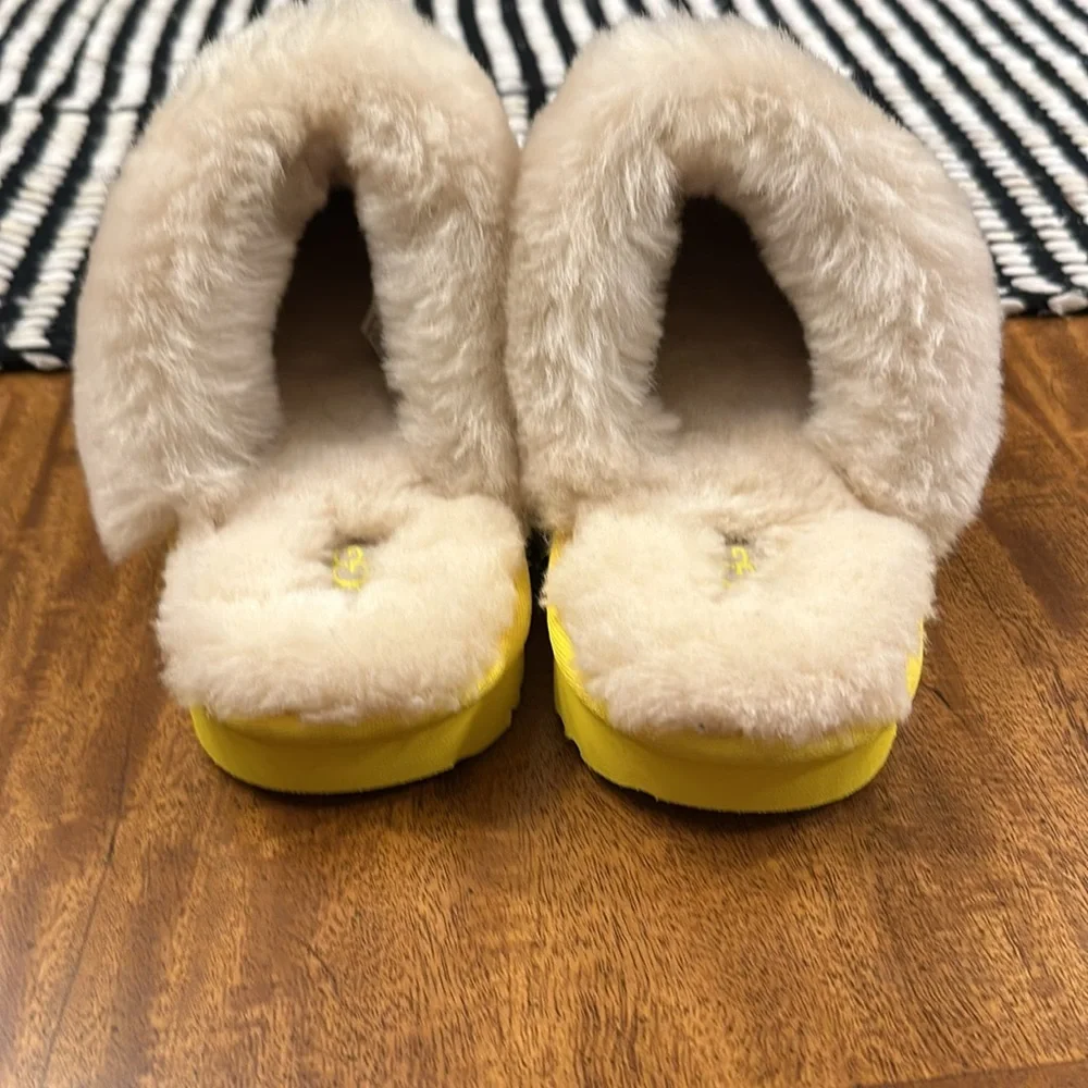 UGG GIRLS SIZE 6 RAINBOW COZY II GLITTER SLIP-ON SLIPPERS (TAYLOR SWIFT VIDES)